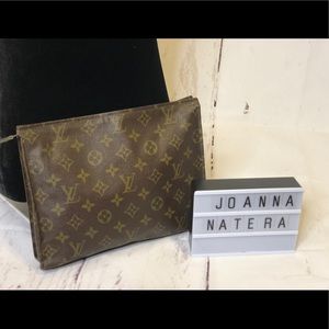 Louis Vuitton toiletry 26